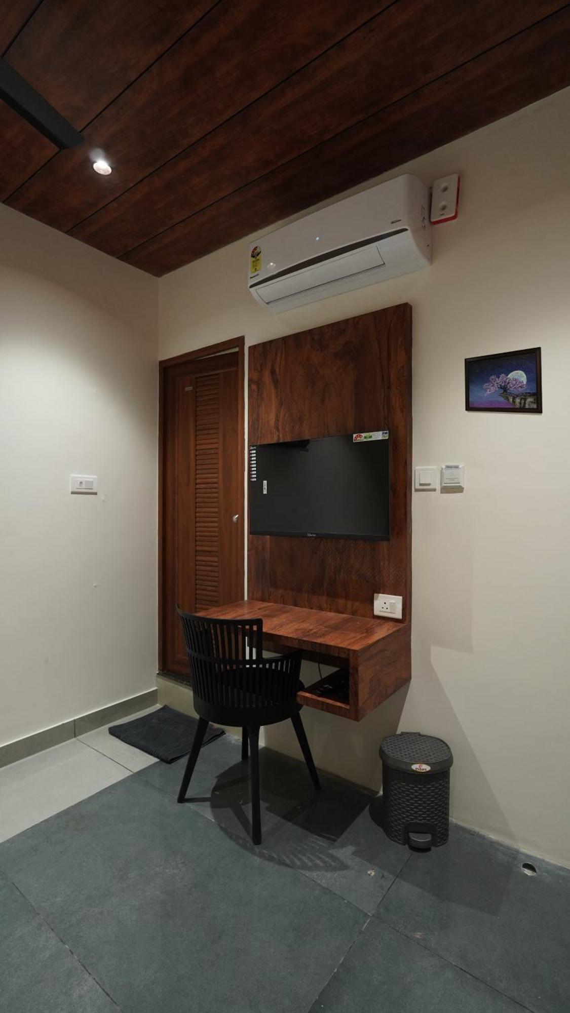 Hotel Hive Inn - Кожикод Екстериор снимка